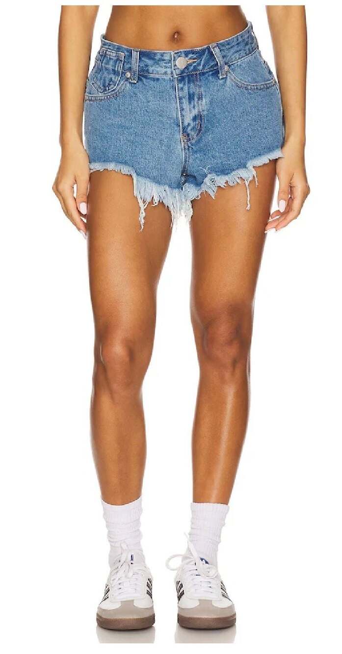 superdown Leah Denim Short in Medium Denim Wash